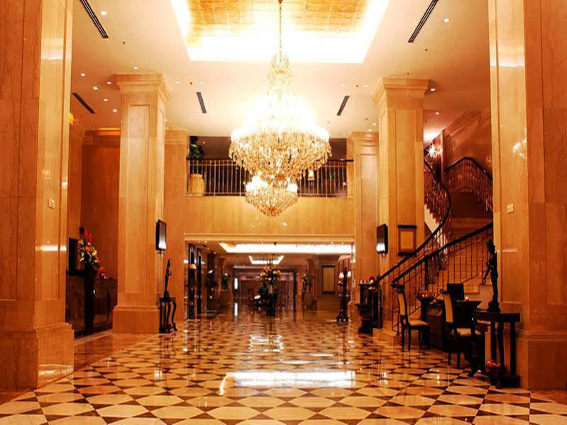 The Ashok, Hotel 5*
