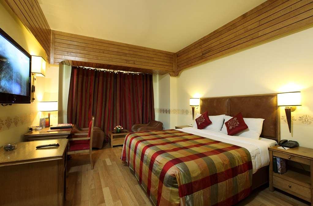 The Ashok, Hotel 5*