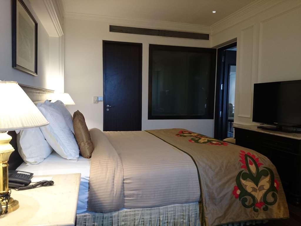 The Ashok, Hotel 5*